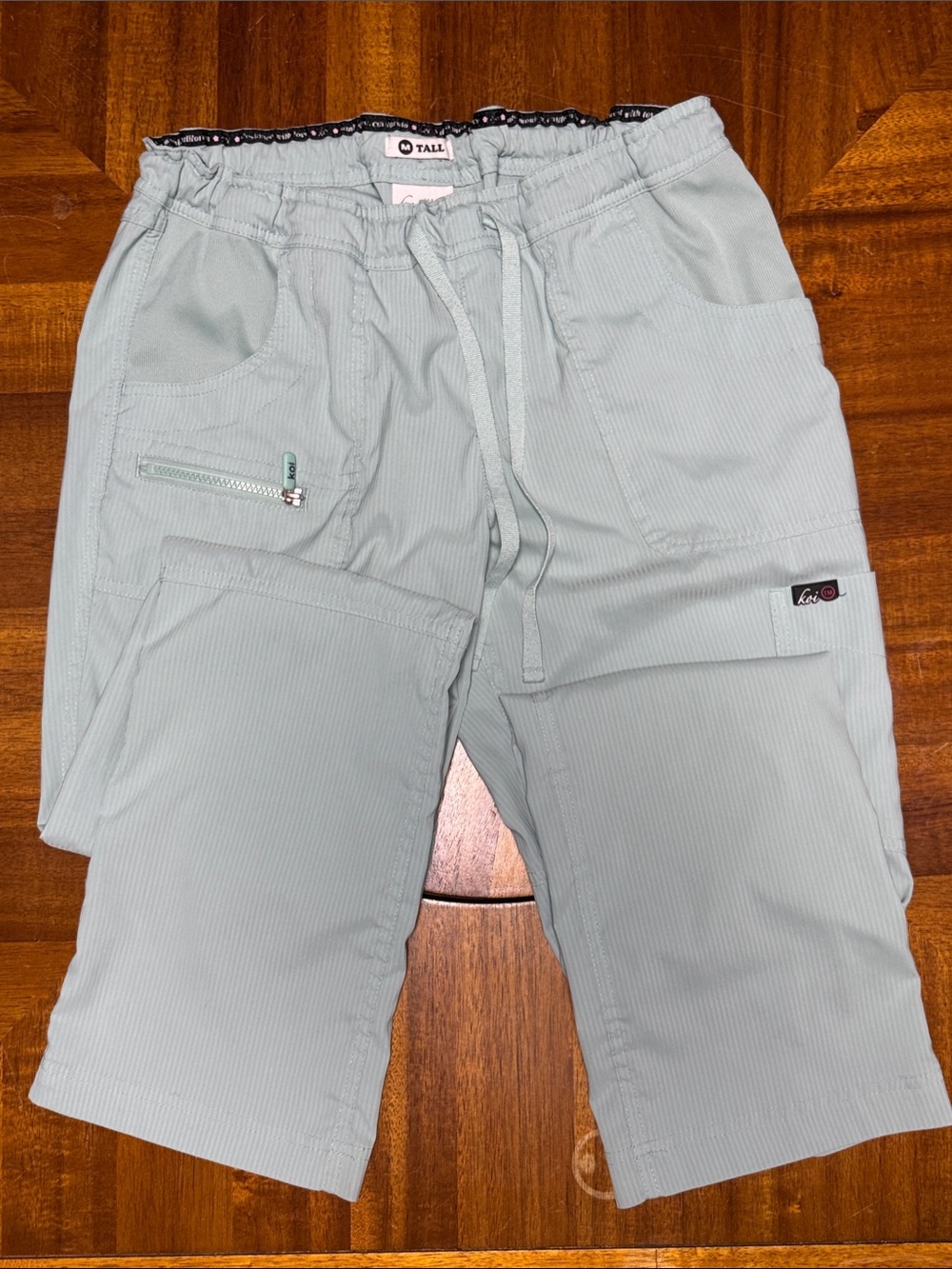Koi lite Women’s light sage Cargo scrub Pants. Size medium tall